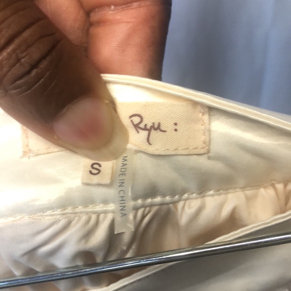 RYU cream and light gold layered crochet floral flared skirt. Size Small. - Picture 8 of 11